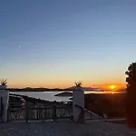 Zografos Pensión 4*